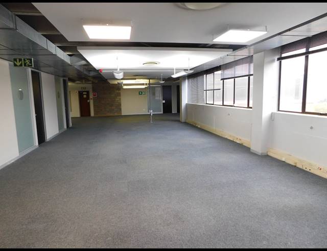 1,000M² OFFICE TO LET IN FERNDALE